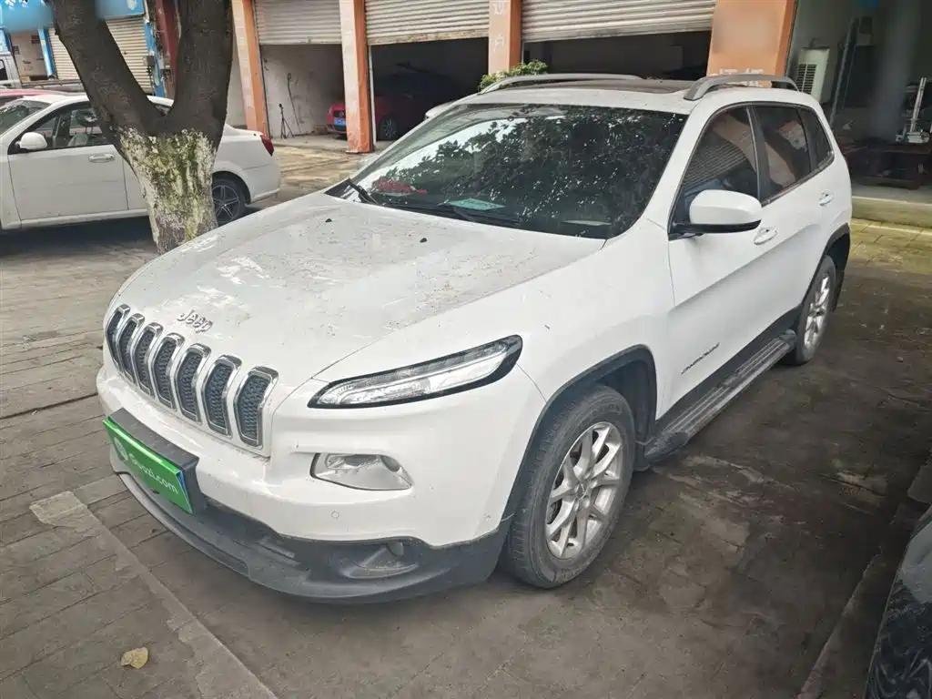 2016 XJ Jeep Cherokee - Vintage Old Car in China 2016 XJ Jeep Cherokee - Vintage Old Car in China