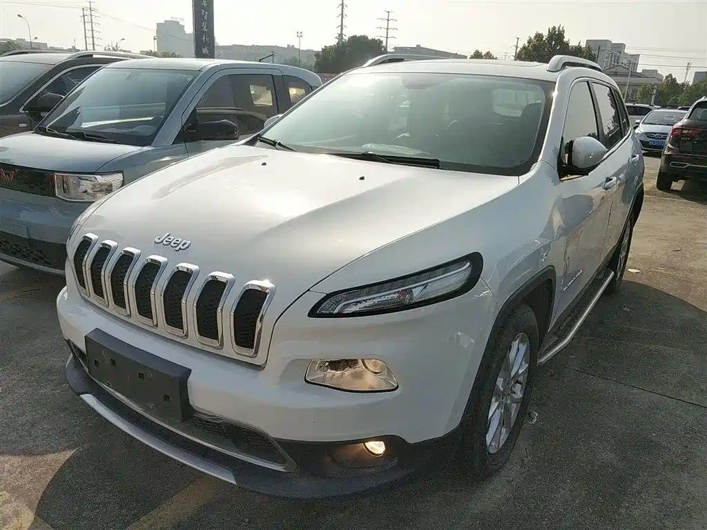 2017 Jeep Cherokee SRT - Competitive Second Hand Price China 2017 Jeep Cherokee SRT - Competitive Second Hand Price China