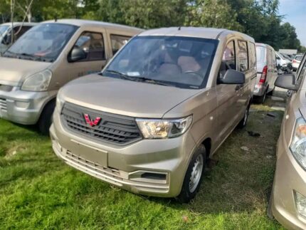 2022 Hongguang V with Used Car in Chinese Translation