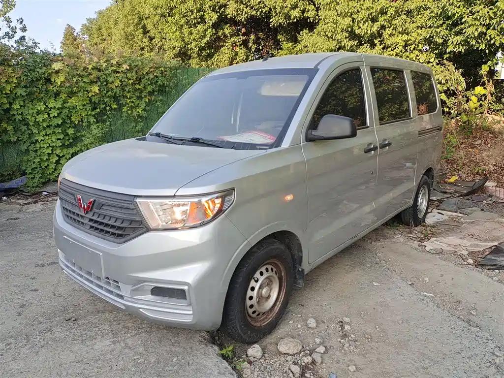 2022 Wuling Hongguang V Used Car in China for Sale 2022 Wuling Hongguang V Used Car in China for Sale