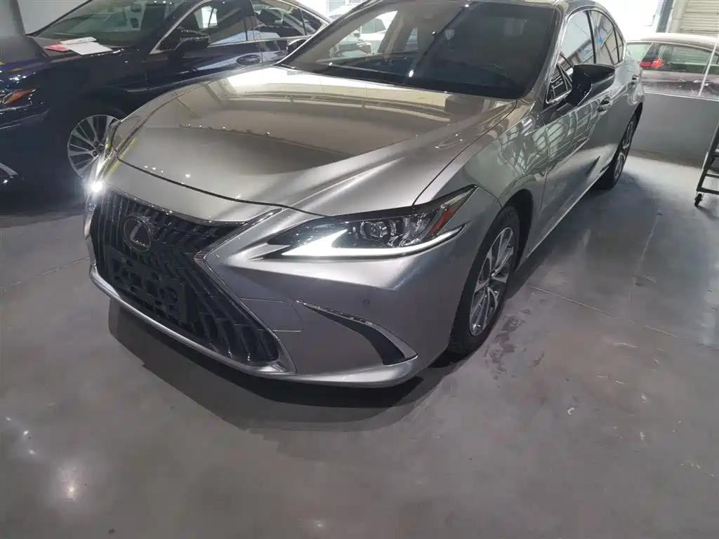 Blue Lexus ES 350: Elegant Chinese Used Cars for Sale Blue Lexus ES 350: Elegant Chinese Used Cars for Sale