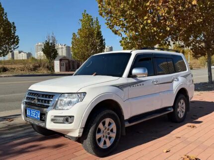 Capable 4x4 Mitsubishi Pajero 2018: Used Cars for Sale in Beijing China