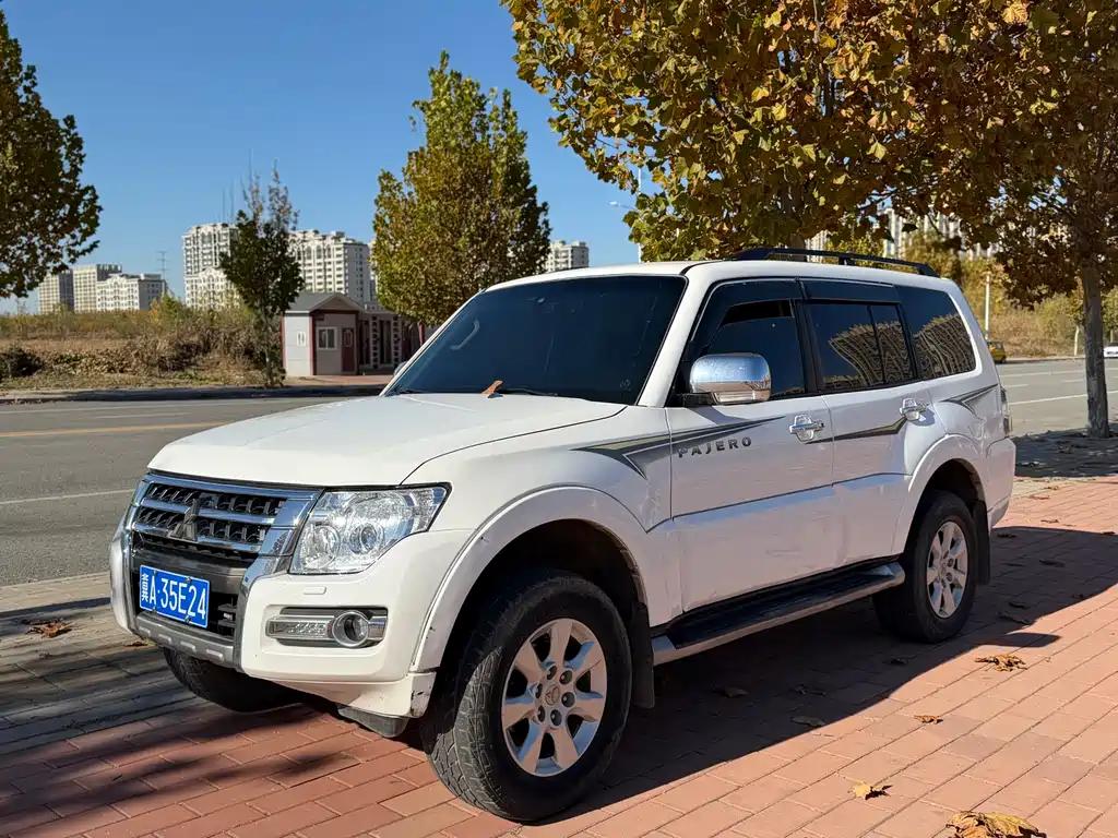Capable 4x4 Mitsubishi Pajero 2018: Used Cars for Sale in Beijing China Capable 4x4 Mitsubishi Pajero 2018: Used Cars for Sale in Beijing China