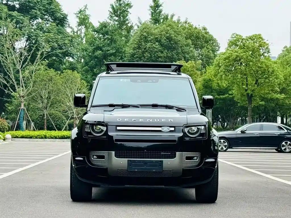 Commercial Land Rover Defender Among EV Chinese Cars Commercial Land Rover Defender Among EV Chinese Cars