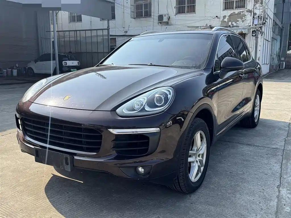 Customized Body Kit Porsche Cayenne at Chinese Used Car Dealership Customized Body Kit Porsche Cayenne at Chinese Used Car Dealership