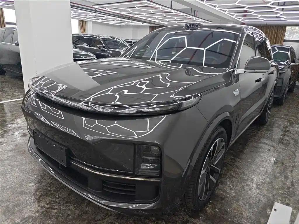L8 Li Premium: Used Cars for Sale in Beijing China L8 Li Premium: Used Cars for Sale in Beijing China