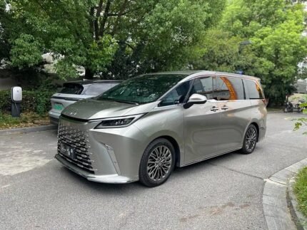 Lexus LM 2.5L Hybrid: Buy from China