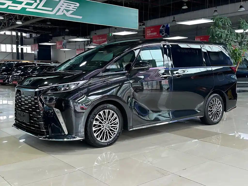 Luxury SUV: Lexus LM from China Luxury SUV: Lexus LM from China