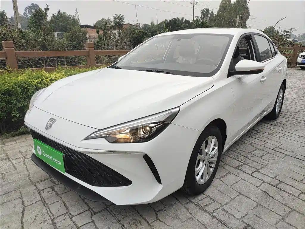 New Roewe i5 Model 2025: Leading Electric Car Chinese Company New Roewe i5 Model 2025: Leading Electric Car Chinese Company