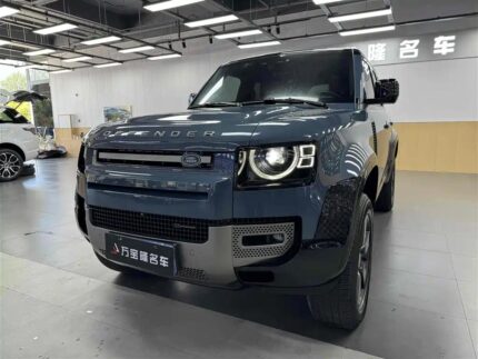 Old Land Rover Defender Upgraded by Top Chinese EV Companies