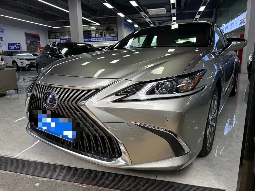 Praised Car and Driver Lexus ES: Singulato Car Rival Praised Car and Driver Lexus ES: Singulato Car Rival