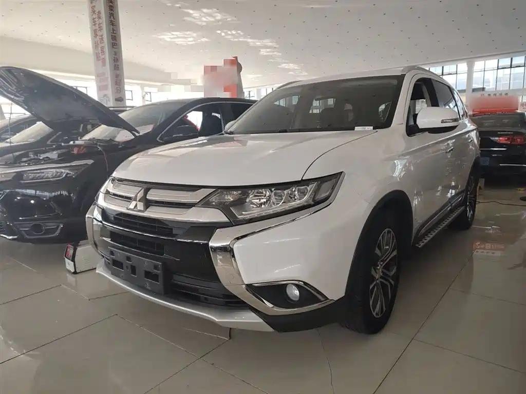 Roomy 2018 Mitsubishi Outlander 7 Passenger: China Used Electric Car Market Roomy 2018 Mitsubishi Outlander 7 Passenger: China Used Electric Car Market