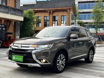 Spacious 2017 Mitsubishi Outlander 7 Seater: Asian Electric Car Company