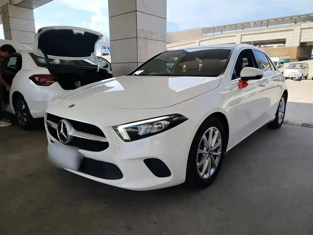 Sporty Mercedes-Benz A-Class AMG Line: Used China Dishes Mismatch Sporty Mercedes-Benz A-Class AMG Line: Used China Dishes Mismatch