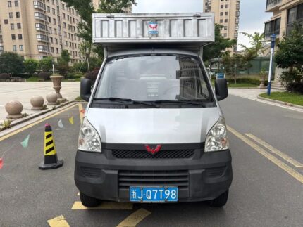 Versatile 2017 Wuling Rongguang Truck: Wuling Rongguang Truck with Used Chinese Furniture Hauling