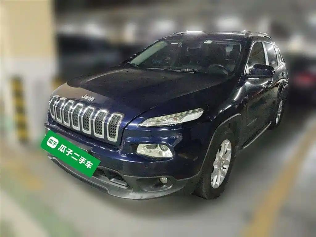 White Grand Jeep Cherokee 2017 Chinese EV Company White Grand Jeep Cherokee 2017 Chinese EV Company